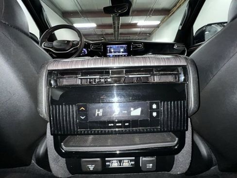 Used 2023 Jeep Wagoneer Series II w/ Premium Group I image 22