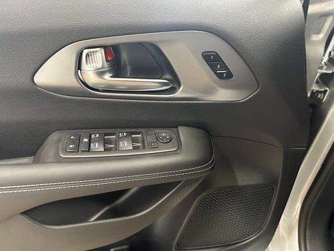 New 2026 Chrysler Pacifica Select image 11