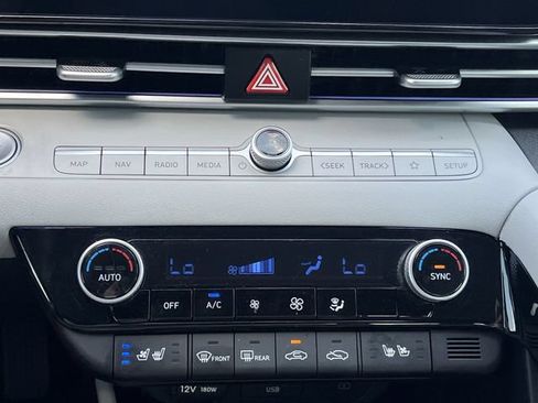 Certified 2025 Hyundai Elantra Limited FWD image 23