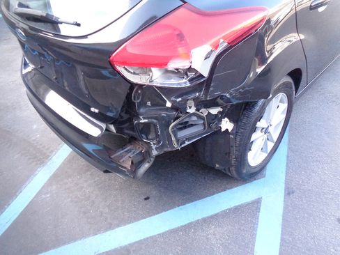 Used 2015 Ford Focus SE image 2