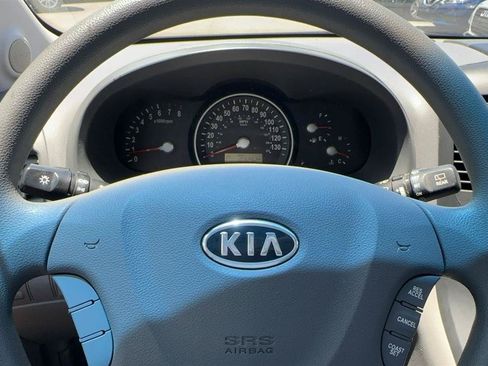 Used 2009 Kia Sedona LX FWD image 30