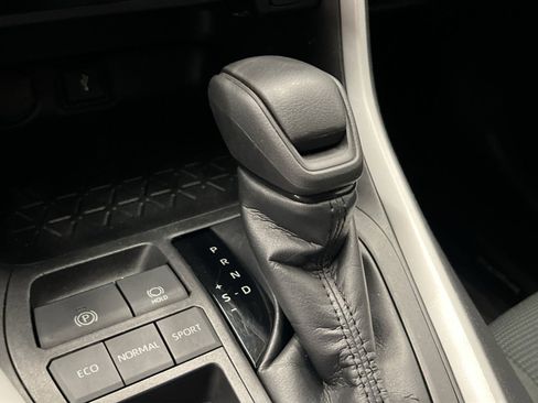 Used 2022 Toyota RAV4 LE image 19