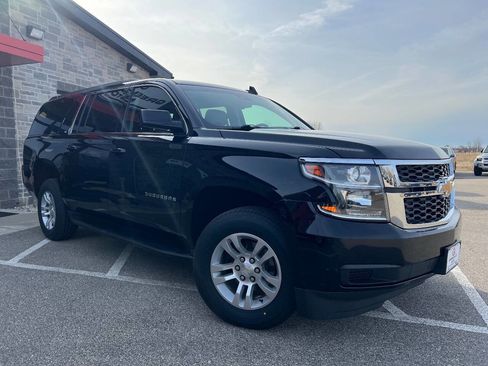 Used 2020 Chevrolet Suburban LT image 3