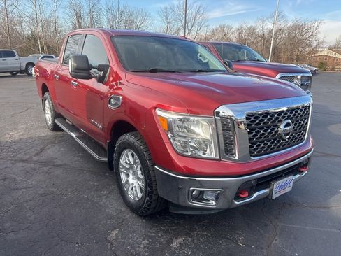 Used 2017 Nissan Titan SV image 6