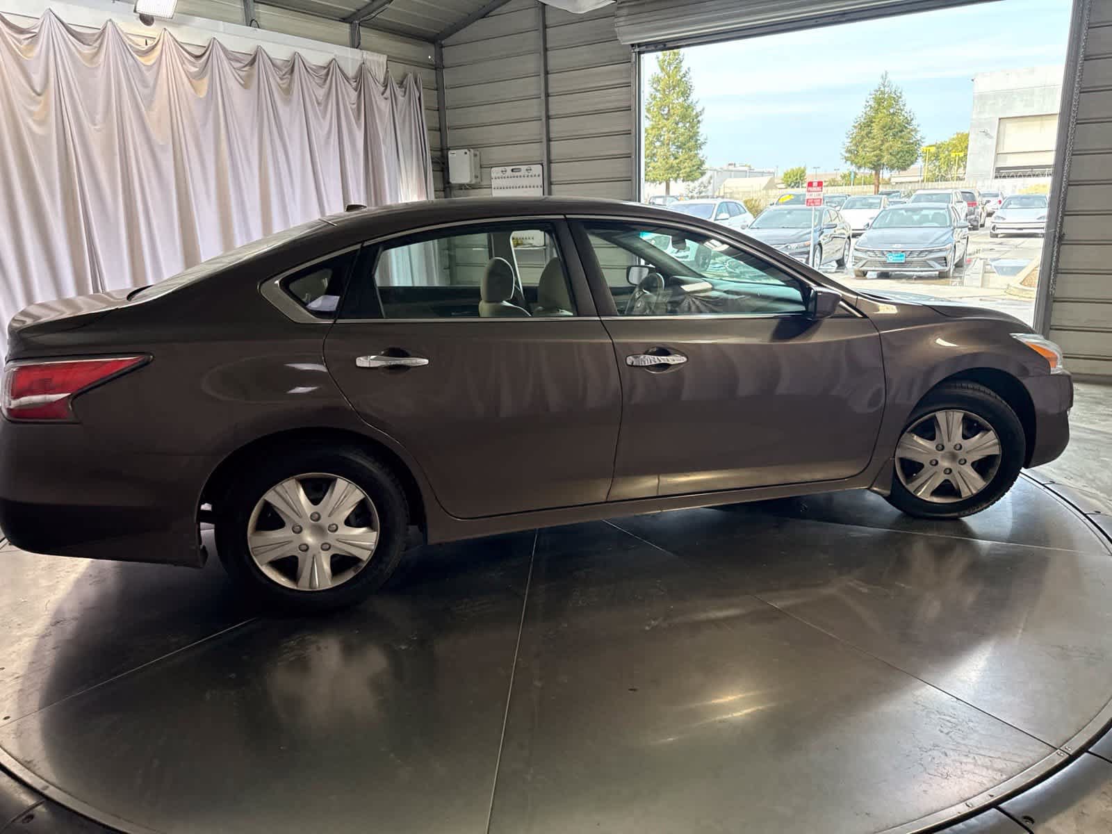 Used 2015 Nissan Altima 2.5 S w/ Power Driver Seat Package FWD image 4