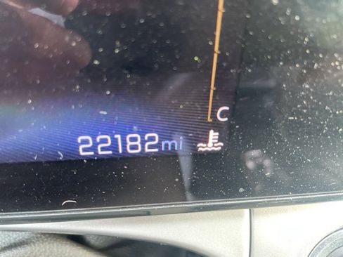 Used 2024 Chevrolet Trax LT w/ LT Convenience Package image 2