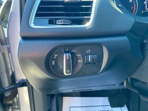 Used 2018 Audi Q3 2.0T Premium w/ Convenience Package AWD/4WD image 18