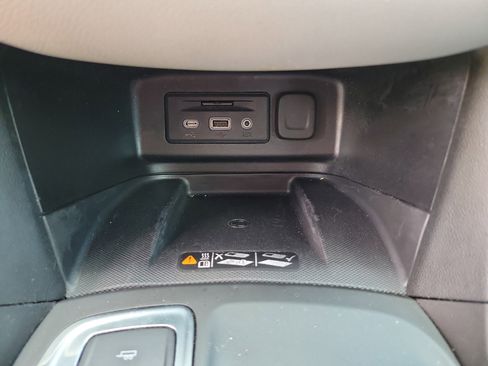Used 2020 Chevrolet Equinox Premier FWD image 12