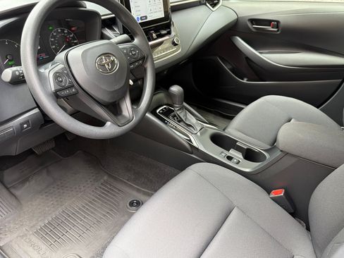 Used 2025 Toyota Corolla LE FWD image 9