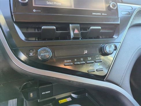 Used 2023 Toyota Camry XLE image 11