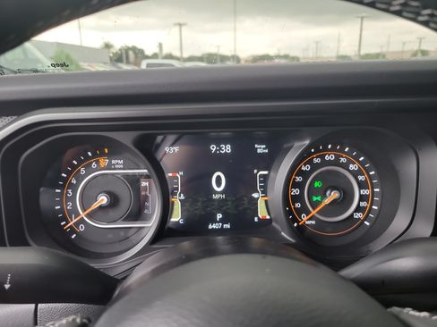 Used 2025 Jeep Gladiator Rubicon w/ Safety Group AWD/4WD image 30