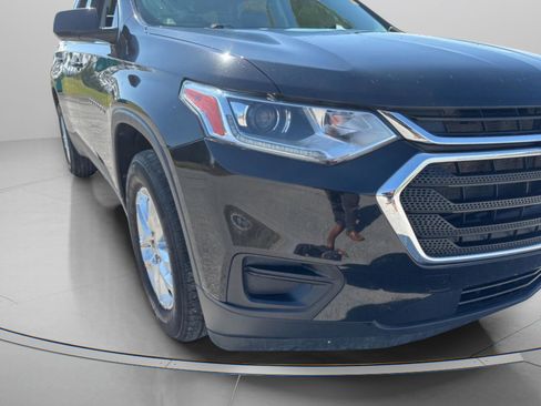 Used 2020 Chevrolet Traverse LS image 2