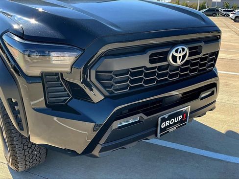 Used 2024 Toyota Tacoma TRD Off-Road image 27