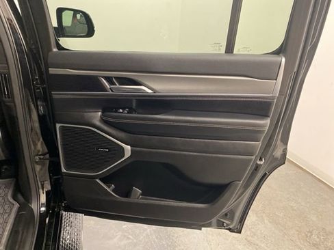 Used 2024 Jeep Wagoneer Series II image 29