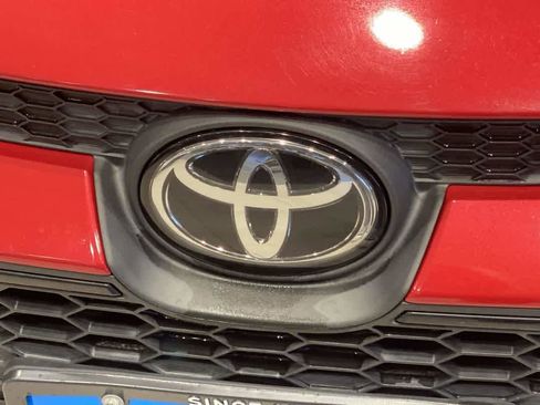 Used 2020 Toyota Corolla LE image 10