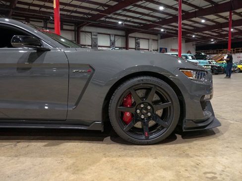 Used 2018 Ford Mustang Shelby GT350R w/ GT350R Equipment Group 920A RWD image 11