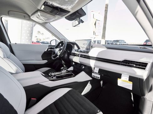 Used 2025 Mitsubishi Outlander SE image 26