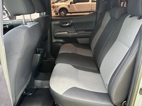 Used 2020 Toyota Tacoma TRD Sport w/ Technology Package AWD/4WD image 20