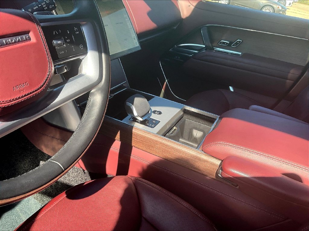 Used 2025 Land Rover Range Rover Autobiography AWD/4WD image 18