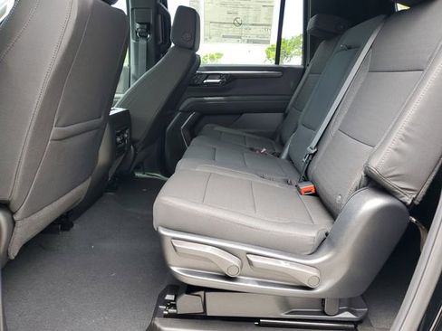 New 2026 Chevrolet Suburban LS image 6