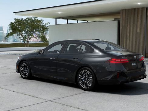 New 2027 BMW 550e xDrive image 2