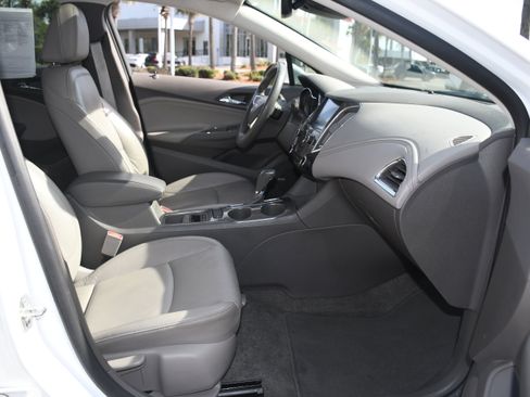Used 2017 Chevrolet Cruze Premier image 22