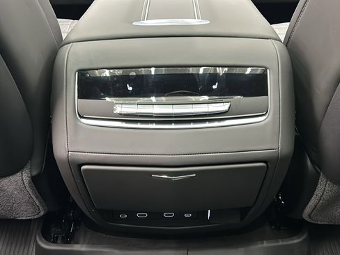 Used 2025 Cadillac Escalade Sport Platinum image 34
