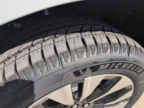 New 2025 Ford Expedition Max Platinum w/ Driver's Package image 20