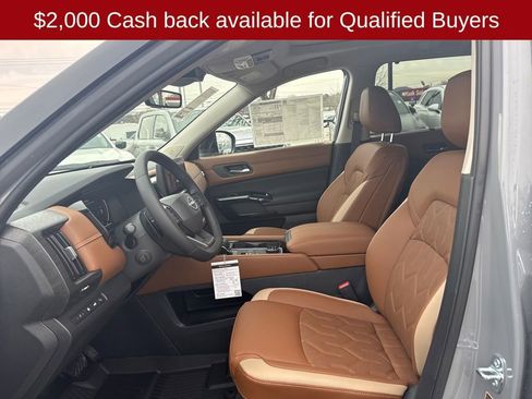 New 2026 Nissan Pathfinder Platinum image 18