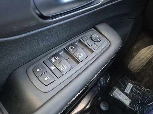 New 2026 Chrysler Pacifica Select w/ S Appearance Package image 28