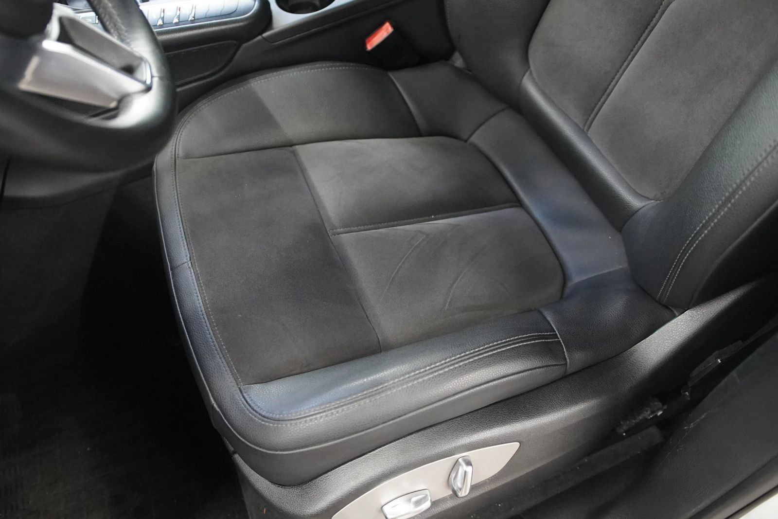 Used 2019 Porsche Macan AWD/4WD image 12