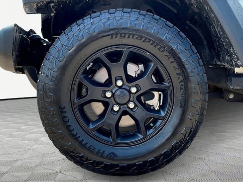 Used 2020 Jeep Wrangler Unlimited Willys image 9