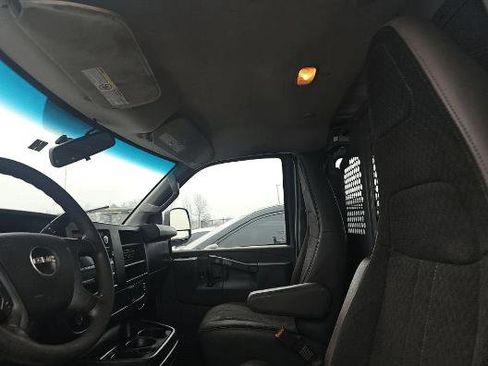Used 2018 GMC Savana 2500 w/ Driver Convenience Package image 9