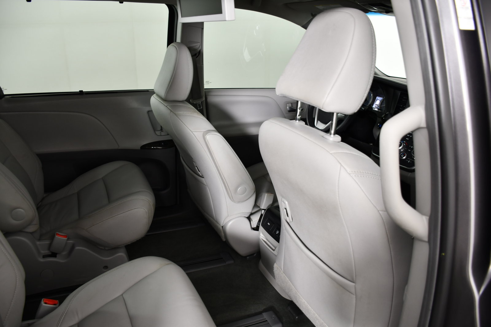 Used 2017 Toyota Sienna XLE Premium AWD/4WD image 42