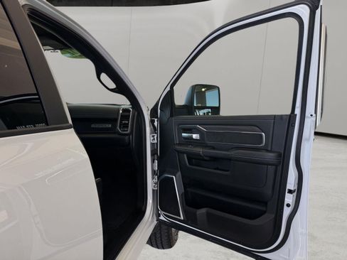 Used 2026 RAM 2500 Laramie AWD/4WD image 29