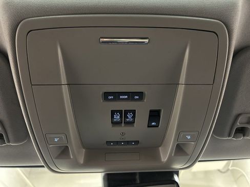 Used 2015 GMC Sierra 2500 Denali w/ Duramax Plus Package AWD/4WD image 25