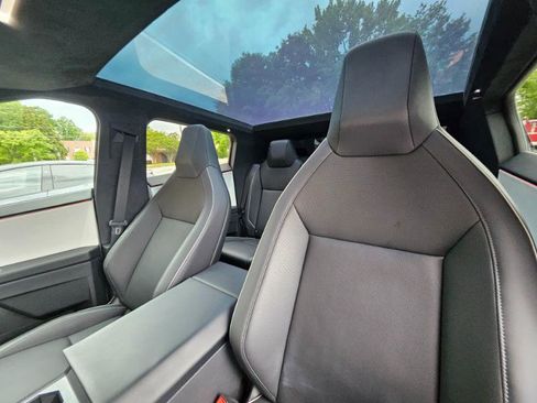 Used 2024 Tesla Cybertruck AWD Crew Cab image 39