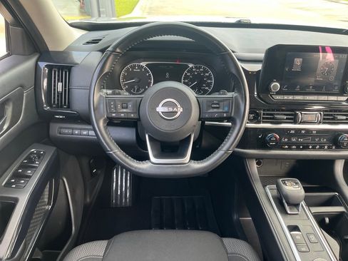 Used 2025 Nissan Pathfinder SV AWD/4WD image 15
