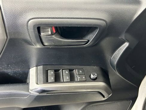 Used 2016 Toyota Tacoma SR5 w/ SR5 Appearance Package (SN) AWD/4WD image 17