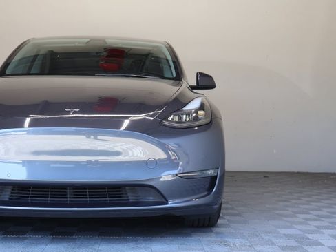 Used 2022 Tesla Model Y Performance AWD/4WD image 5