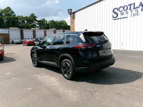 Used 2025 Nissan Rogue SV AWD/4WD image 8