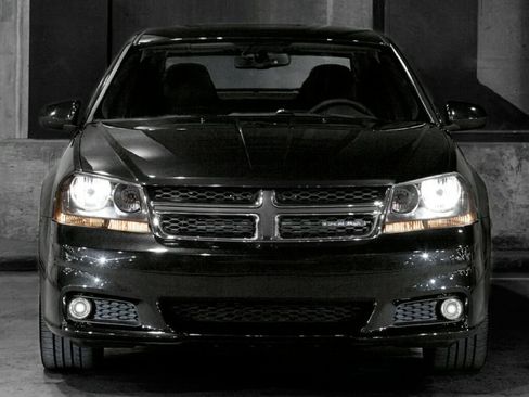 Used 2014 Dodge Avenger SE image 1