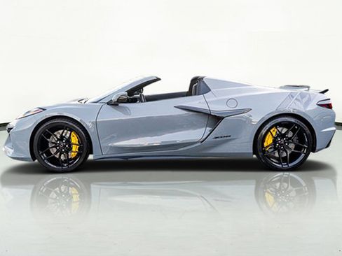 Used 2025 Chevrolet Corvette Z06 image 17