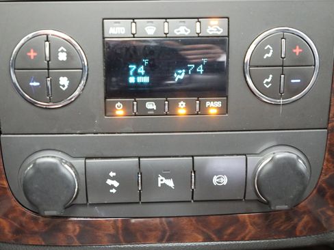 Used 2011 GMC Sierra 3500 Denali image 6