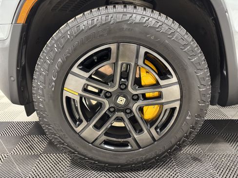 Used 2024 Rivian R1T Adventure AWD/4WD image 9