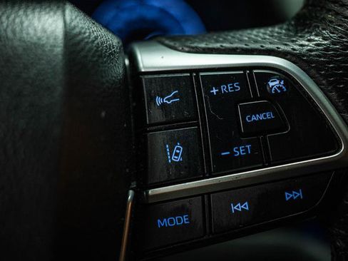 Used 2021 Toyota Sienna Limited image 20