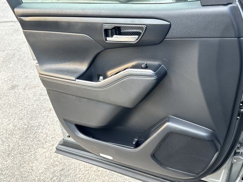 Used 2023 Toyota Highlander XSE image 16