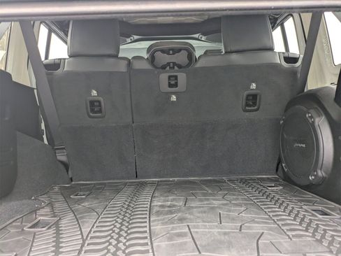 Used 2021 Jeep Wrangler Unlimited Rubicon image 12