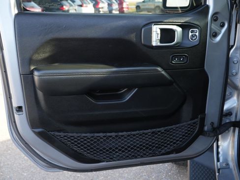 Used 2019 Jeep Wrangler Unlimited Sahara w/ Safety Group image 15