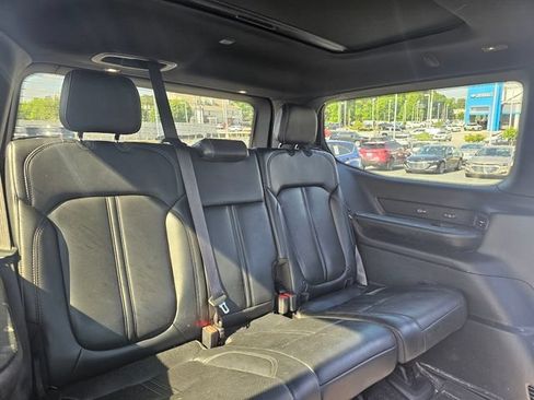 Used 2022 Jeep Wagoneer Series III w/ Premium Group I AWD/4WD image 14
